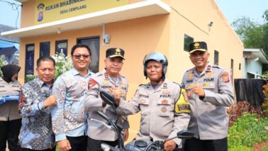 Kapolda Banten, Irjen Pol Hengki meresmikan Rumah Kantor Bhabinkamtibmas di Citeras. Foto Yono