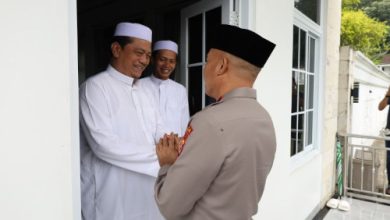 Kapolda Banten, Brigjen Hengki bersilaturahmi ke salah tokoh agama di Lebak. Foto: Antara
