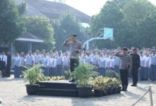 Kapolda Banten, Brigjen Pol Hengki dalam upacara di SMAN 2 Kota Serang. Foto: Antara