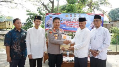 Kapolres Cilegon, AKBP Martua Raja Taripar Laut Silitonga grounbreaking pembangunan jembatan Merah Putih Presisi. Foto Daeng Yusvin