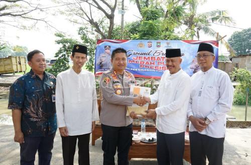 Kapolres Cilegon, AKBP Martua Raja Taripar Laut Silitonga grounbreaking pembangunan jembatan Merah Putih Presisi. Foto Daeng Yusvin