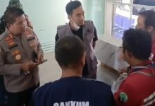 Kapolres Cilegon, AKBP Martua Raja Laut Taripar mendamingi Robinsar, Walikota Cilegon. Foto Daeng Yusvin