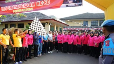 Polres Serang menggelar jalan santai. Foto Daeng Yusvin