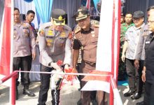 Kapolres Cilegon, AKBP M Probandono Bobby Danuardi meresmikan jembatan merah putih presisi. Foto Daeng Yusvin