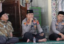Kapolres Cilegon, AKBP Maratua Raja Taripar Laut Silitonga menggelar Jumat Keliling. Foto Daeng Yusvin