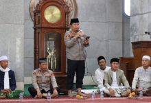 Kapolres Cilegon, AKBP Martua Raja Taripar Laut Silitonga di Masjid Baitul Islah. Foto: Daeng Yusvin