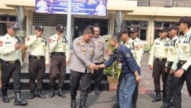 Kapolres Cilegon, AKBP Martua Raja Taripar Laut Silitonga membuka lomba satpam. Foto Daeng Yusvin