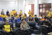 Kapolres Cilegon, AKBP Martua Raja Taripar Laut Siltionga nobar piala dunia. Foto Daeng Yusvin