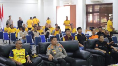 Kapolres Cilegon, AKBP Martua Raja Taripar Laut Siltionga nobar piala dunia. Foto Daeng Yusvin