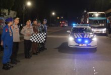 Kapolres Cilegon, AKBP Martua Raja Taripar Laut Silitongan melepas 13 bus buruh ke Jakarta. Foto Daeng Yusvin