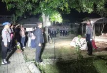 Kapolres Cilegon, AKBP Martua Raja Taripar Laut Silitongan menjadi Irup Pemamakan Aipda Ade Johan. Foto Daeng Yusvin