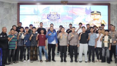 Kapolres Cilegon, AKBP Martua Raja Taripar Laut Silitonga membuka turnamen e-sport MBLB. Foto Daeng Yusvin