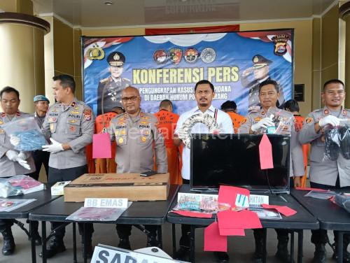 Jumpa Pers Kapolres Serang, Akbp Condro Sasongko. Foto: YOno