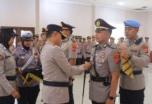 Kapolres Pandeglang, AKBP Dhyno Indra Setyadi memimpin sertijab jabatan Kasatlantas. Foto Daeng Yusvin