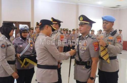 Kapolres Pandeglang, AKBP Dhyno Indra Setyadi memimpin sertijab jabatan Kasatlantas. Foto Daeng Yusvin