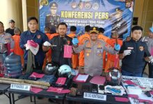 Kapolres Serang, AKBP Condro Sasongko konferensi pers. Foto: Yono