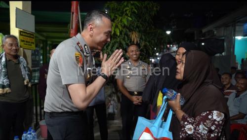 Kapolres Serang, AKBP Moehamad Probandono Bobby Danuardi anjangsana ke warga Taman Ciruas Permai. Foto Yono