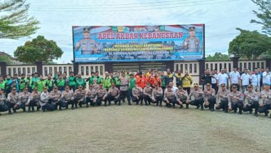 Kapolre Serang, AKBP Condro Sasongko memimpin apel kebangsaan berbagai elemen masyarakat. Foto: Yono