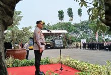 Kapolres Serang, AKBP Condro Sasosngko pimpin apel personel gabungan. Foto : Yono