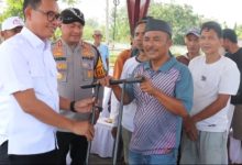 Pembelian bantuan pertanian kepada kelompok tani Desa Ranjeng, Kabupaten Serang. Foto: Yono
