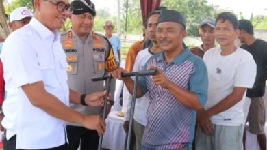 Pembelian bantuan pertanian kepada kelompok tani Desa Ranjeng, Kabupaten Serang. Foto: Yono