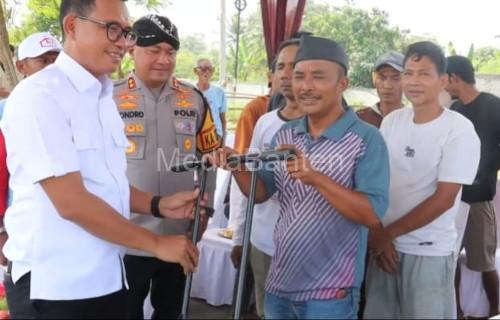 Pembelian bantuan pertanian kepada kelompok tani Desa Ranjeng, Kabupaten Serang. Foto: Yono