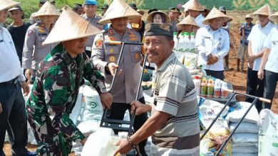 Kapolres Serang, AKBP Condro Sasongko ikut virtual meeting penanaman serentak benih jagung. Foto: Yono