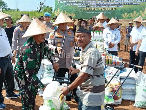 Kapolres Serang, AKBP Condro Sasongko ikut virtual meeting penanaman serentak benih jagung. Foto: Yono