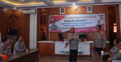 Kapolres Serang, AKBP Condro Sasongko berasma Bhabinkamtibmas. Foto: Yono