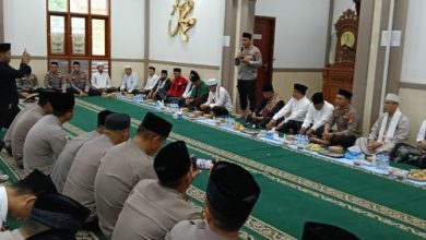 Kapolres Serang, AKBP Andri Kurniawan dalam buka puasa bersama. Foto Yono