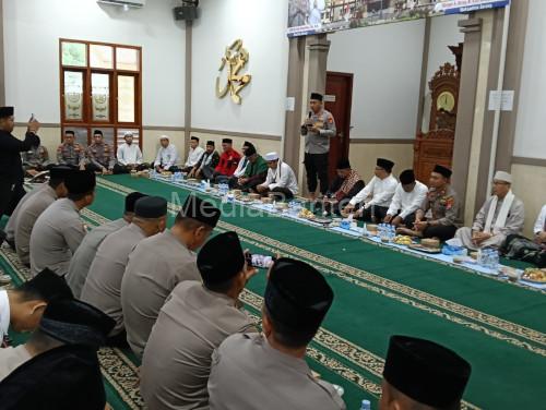 Kapolres Serang, AKBP Andri Kurniawan dalam buka puasa bersama. Foto Yono