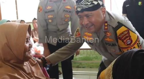 Kapolres Serang, AKBP Condro Sasongko tinjua pemeriksaan kesehatan. Foto Yono