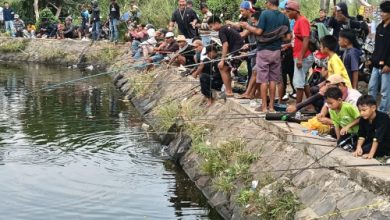 Para pemancing di Danau Puspemkab Serang. Foto Yono