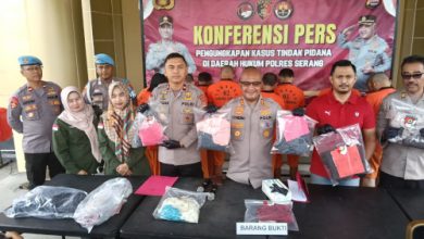 Kapolres Serang, AKBP Condro Sasongko konferensi pers `14 kasus pidana asusila. Foto: Yono