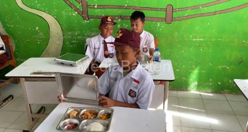 Progra MBG dari SPPG Polres Serang mulai didistribusikan. Foto Yono