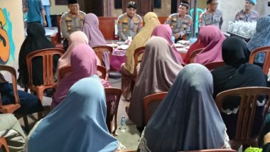 Kapolres Serang, AKBP Condro Sasongko dalam safari ramadhan dan buka puasa bersama emak-emak di Ciruas. Foto: Yono