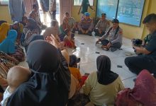 Kapolres Serang berkumpul dengan Ema-emak kampung. Foto: Yono