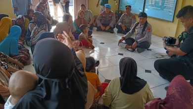 Kapolres Serang berkumpul dengan Ema-emak kampung. Foto: Yono