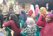 Kapolres Serang, AKBP Condro Sasongko kembali ngariung bersama emak-emak Kampung Kemuning, Kibin Foto Yono
