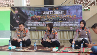 Kapolres Serang, AKBP Yudha Satria gelar Jumat Curhat. Foto: Yono