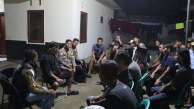 Kapollres Serang, AKBP Condro Sasongko bersama warga. Foto: Yono