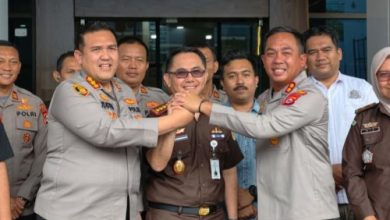 Kapolres serang, AKBP Andri Kurniawan dan Kapolresta Serang Kota, Kombes Yudhra Satria bersama Kepala Kejari Serang, Dado Ahmad Ekroni. Foto Yono