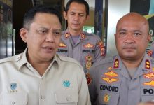 Kapolres Serang, AKBP Condro Sasongko berama Deputi Gakum KLH, Irjen Pol Rizal Irawan. Foto Yono