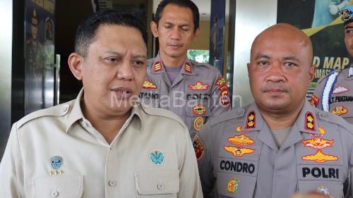 Kapolres Serang, AKBP Condro Sasongko berama Deputi Gakum KLH, Irjen Pol Rizal Irawan. Foto Yono