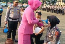Upacara kenaikan pangkat rebuler yang dipimpin Kapolres Serang, AKBP Andri Kurniwawan. foto Yono