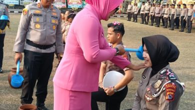 Upacara kenaikan pangkat rebuler yang dipimpin Kapolres Serang, AKBP Andri Kurniwawan. foto Yono