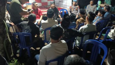 Kapolres Serang, AKBP Condro Sasongko berdialog dengan warga. Foto: Yono