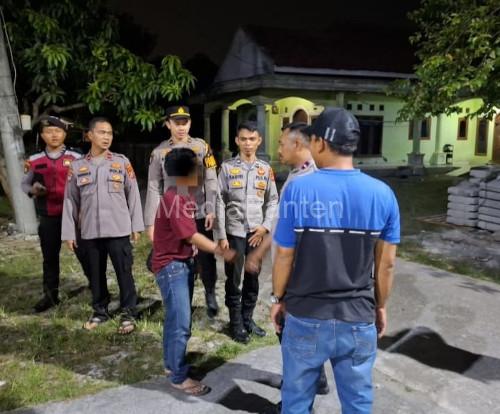 Warga lapor ke Call Center 110, lelaki meresahkan ternyata ganguang jiwa. Foto Yono