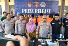 Kapolres Serang, AKBP Condro Sasongko dalam koferensi pers. Foto: Yono