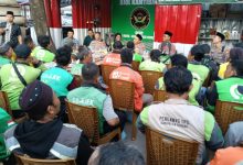 Kapolres Serang, AKBP Andri Kurniawan bersama Komunitas Ojol Kamtibmas. Foto Yono